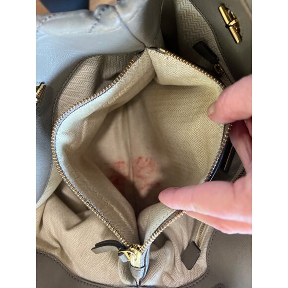 AUTHENTIC TORY BURCH GREY QUILTED LEATHER LARGE KIRA SHOULDER BAG - Picture 11 of 13